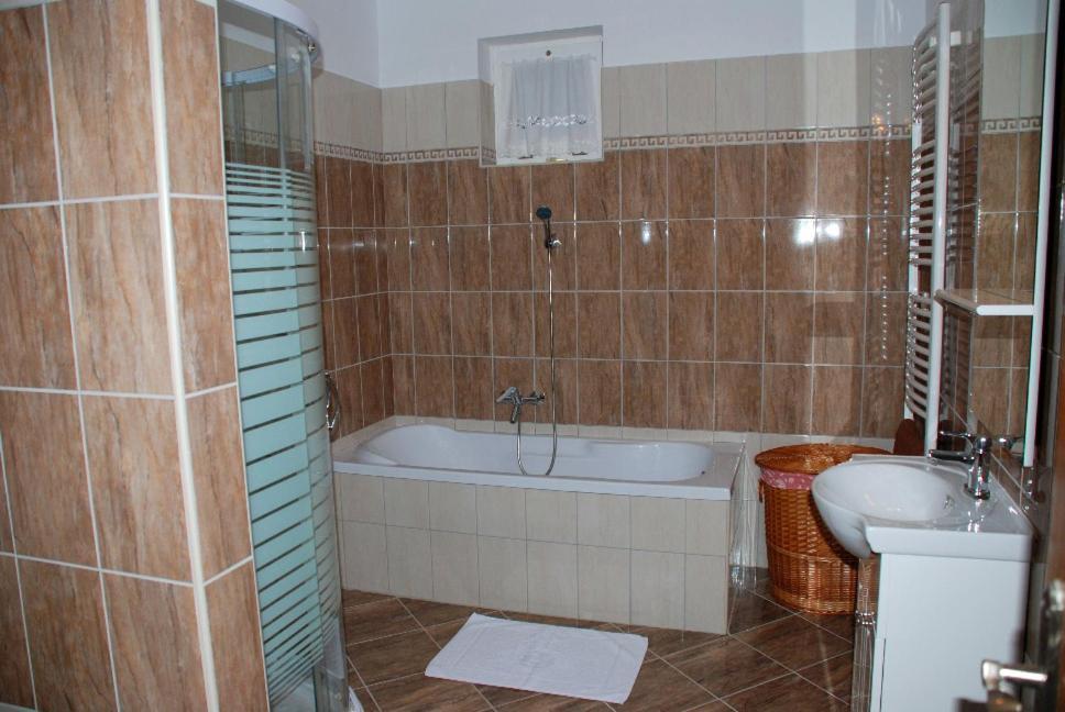 Janus Apartman Sárvár Pokoj fotografie
